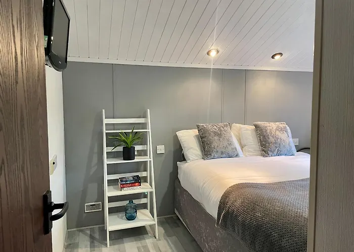 Cosy 3 Bed Lodge In Hoburne, Cotswolds