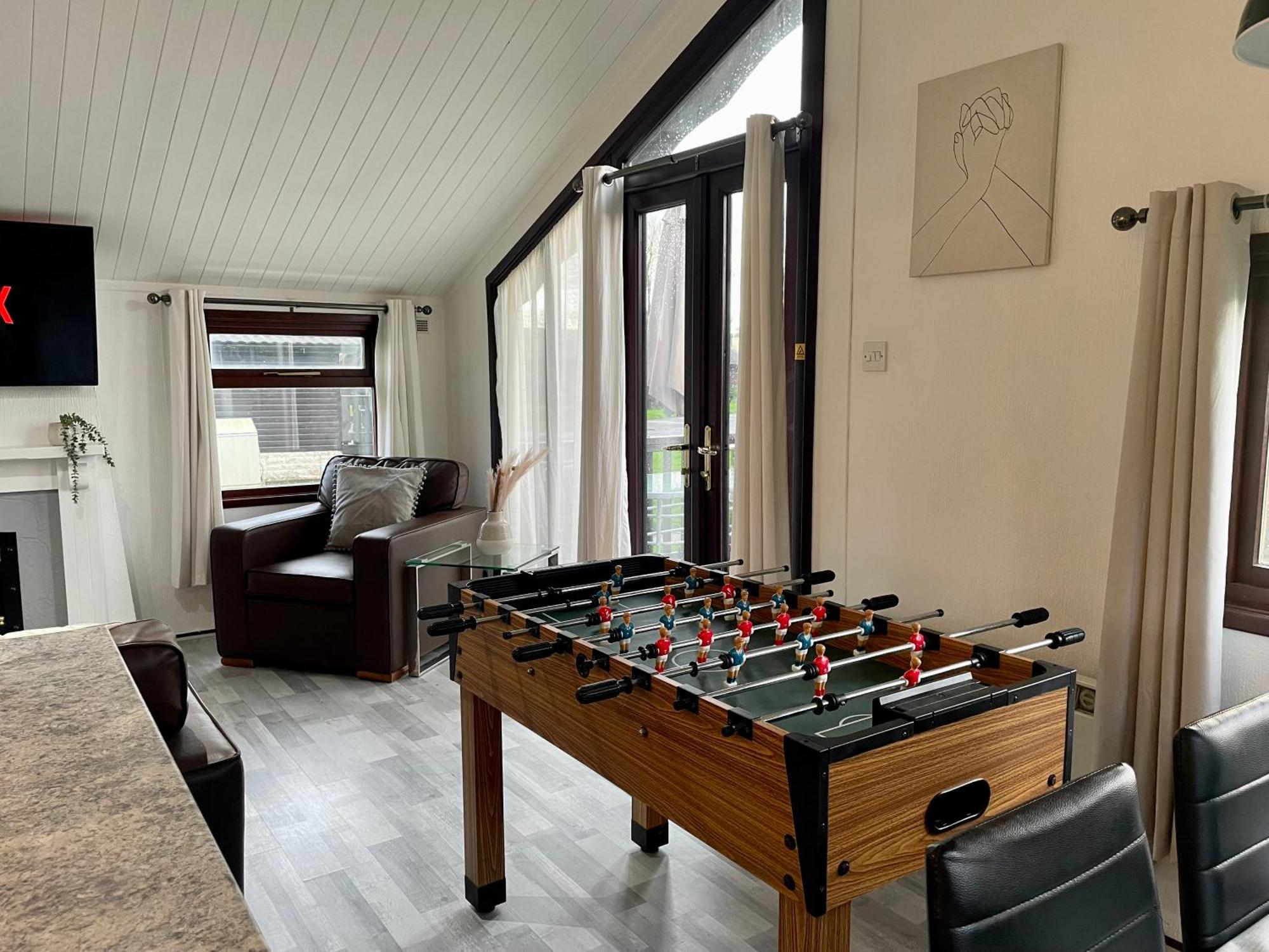 Cosy 3 Bed In Hoburne, Cotswolds Campsite *