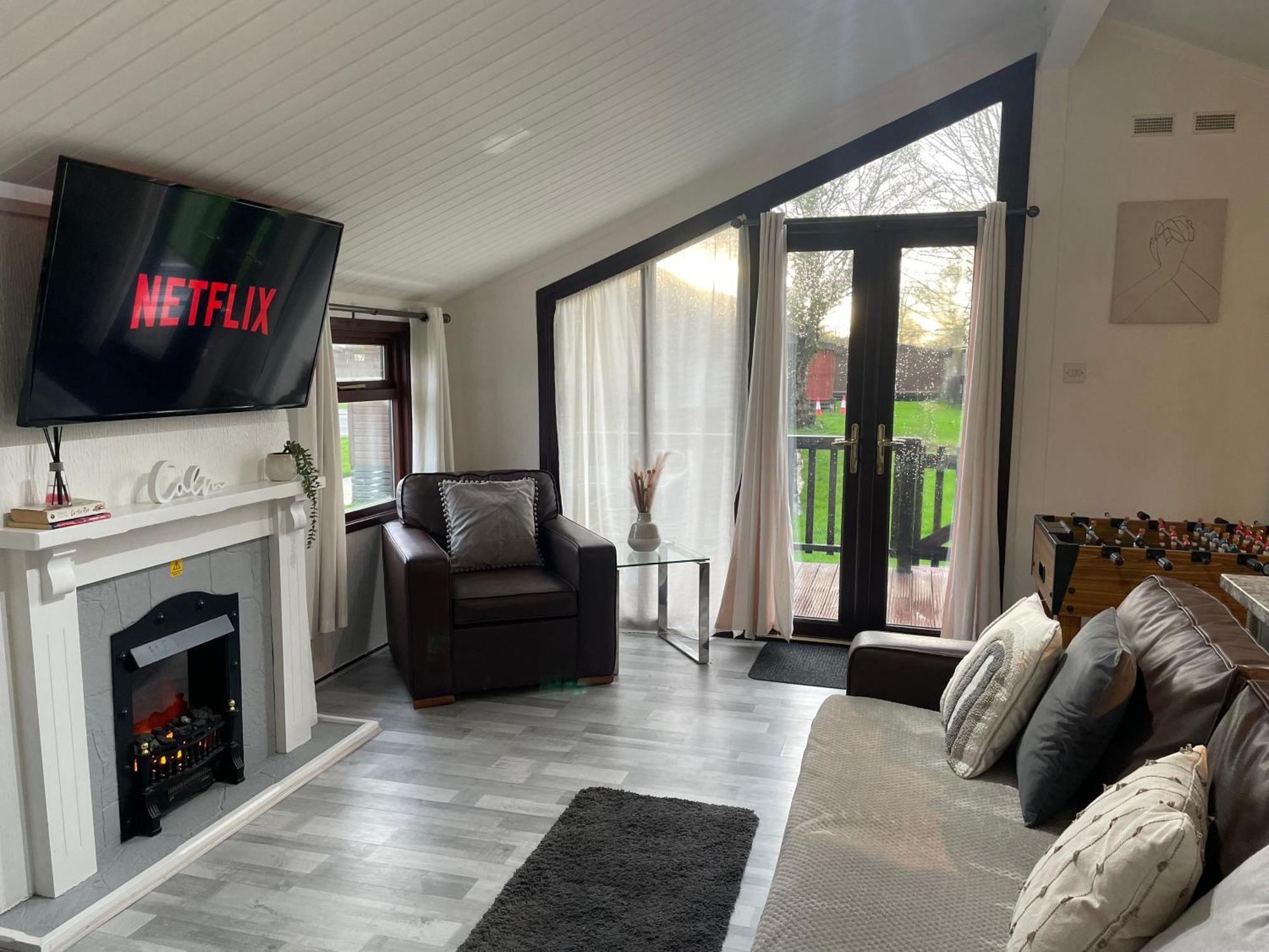 Cosy 3 Bed In Hoburne, Cotswolds Campsite South Cerney