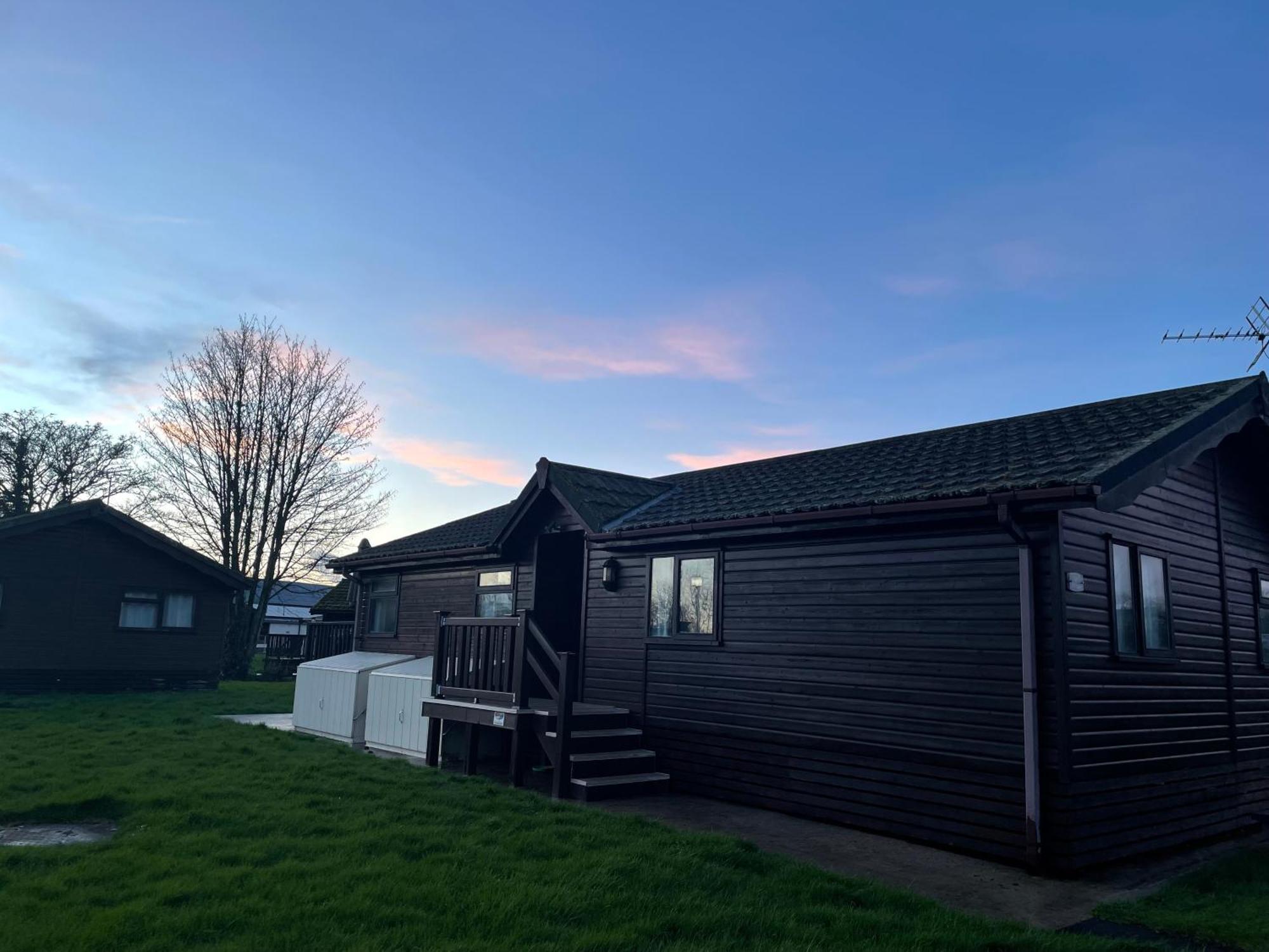 Campsite Cosy 3 Bed In Hoburne, Cotswolds South Cerney