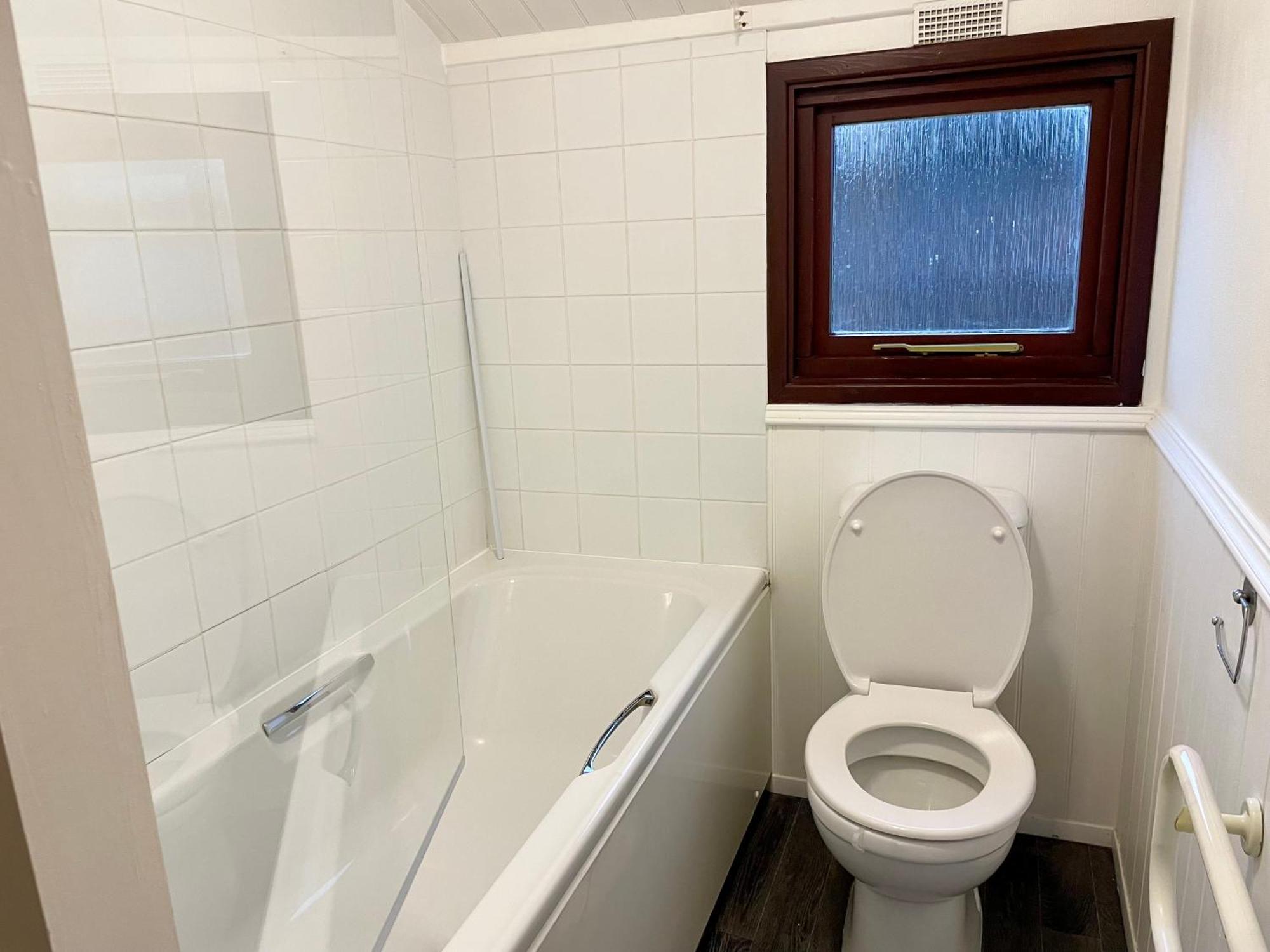 Cosy 3 Bed In Hoburne, Cotswolds Campsite *