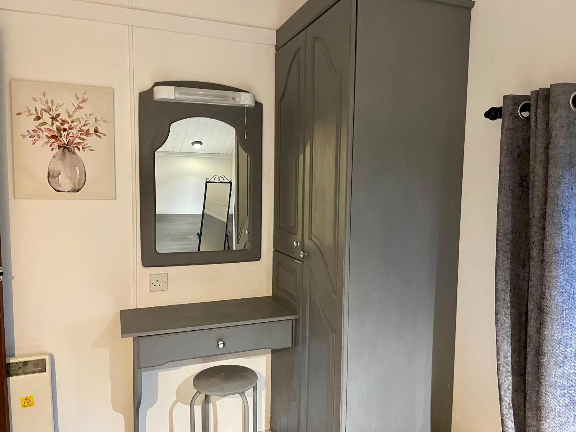 Cosy 3 Bed In Hoburne, Cotswolds Campsite *